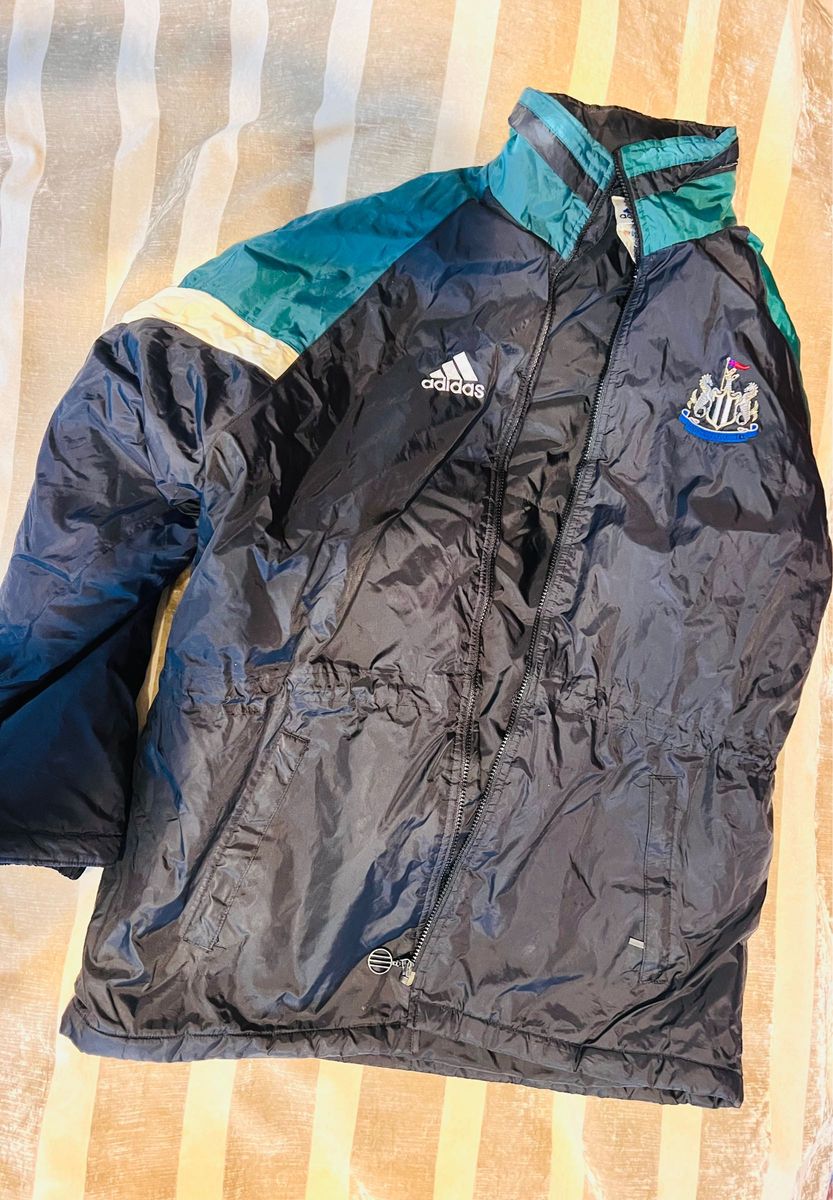 US古着】90s ADIDAS ニューカッスル ナイロンジャケット 刺繍 星 極太