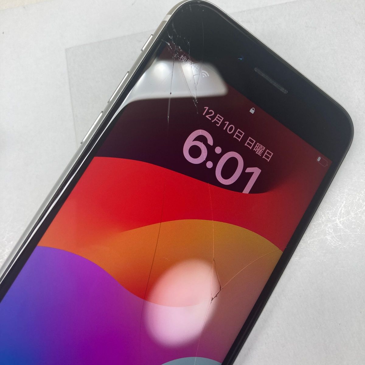 iPhone SE2 第二世代 64GB SIMフリー ホワイト バッテリー最大容量86