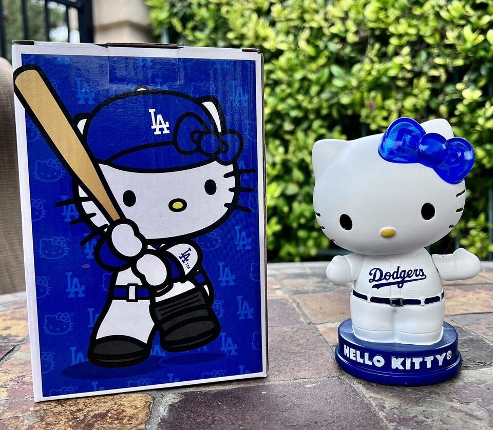 Yahoo!オークション - ドジャース ハローキティ ライトアップボブルヘ