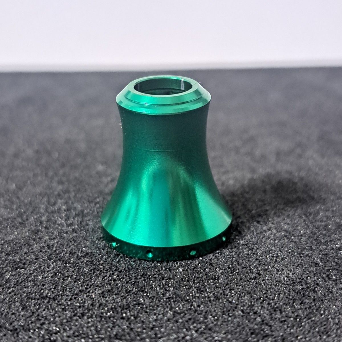 リヴァイブ ファンネル スカート グリーン ダイワ リール ハンドル 城