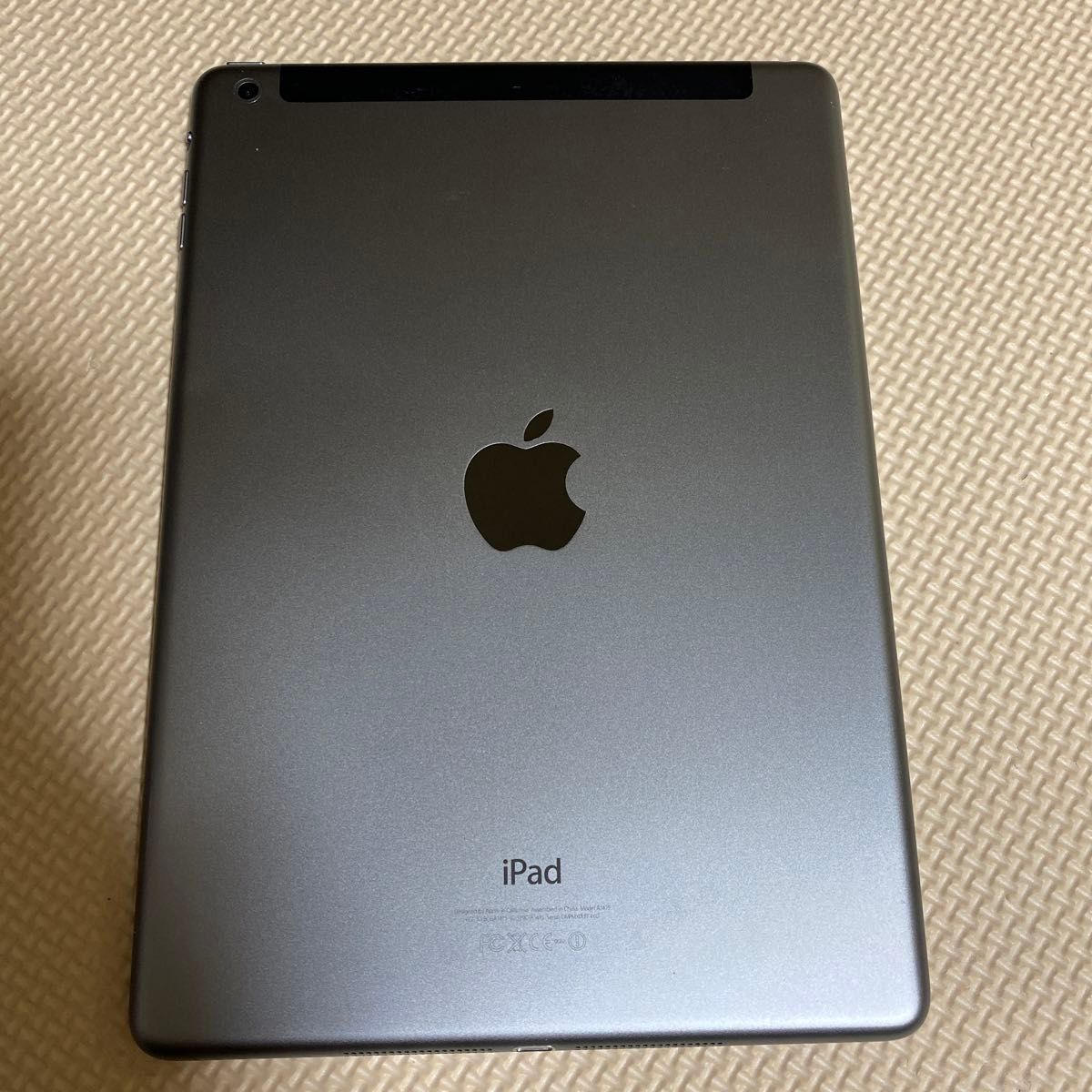 iPad Air Wi-Fi+Cellular 64GB スペースグレイ MD793JA/A A1475 ケース