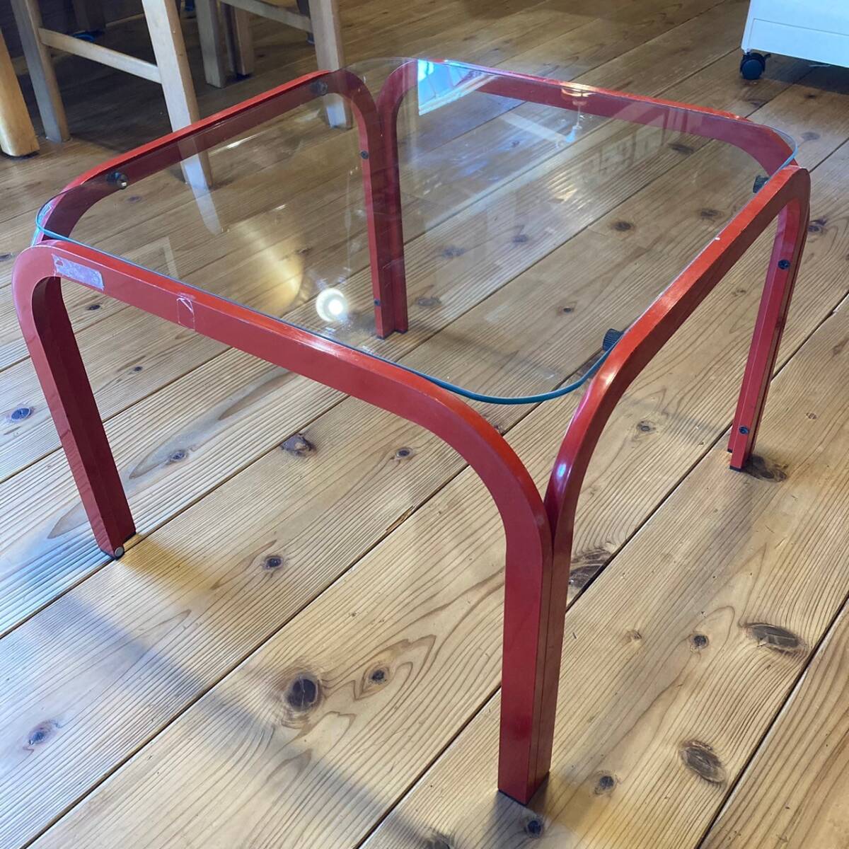 昭和レトロ ガラステーブル・昔懐かしい赤のテーブル・80年代