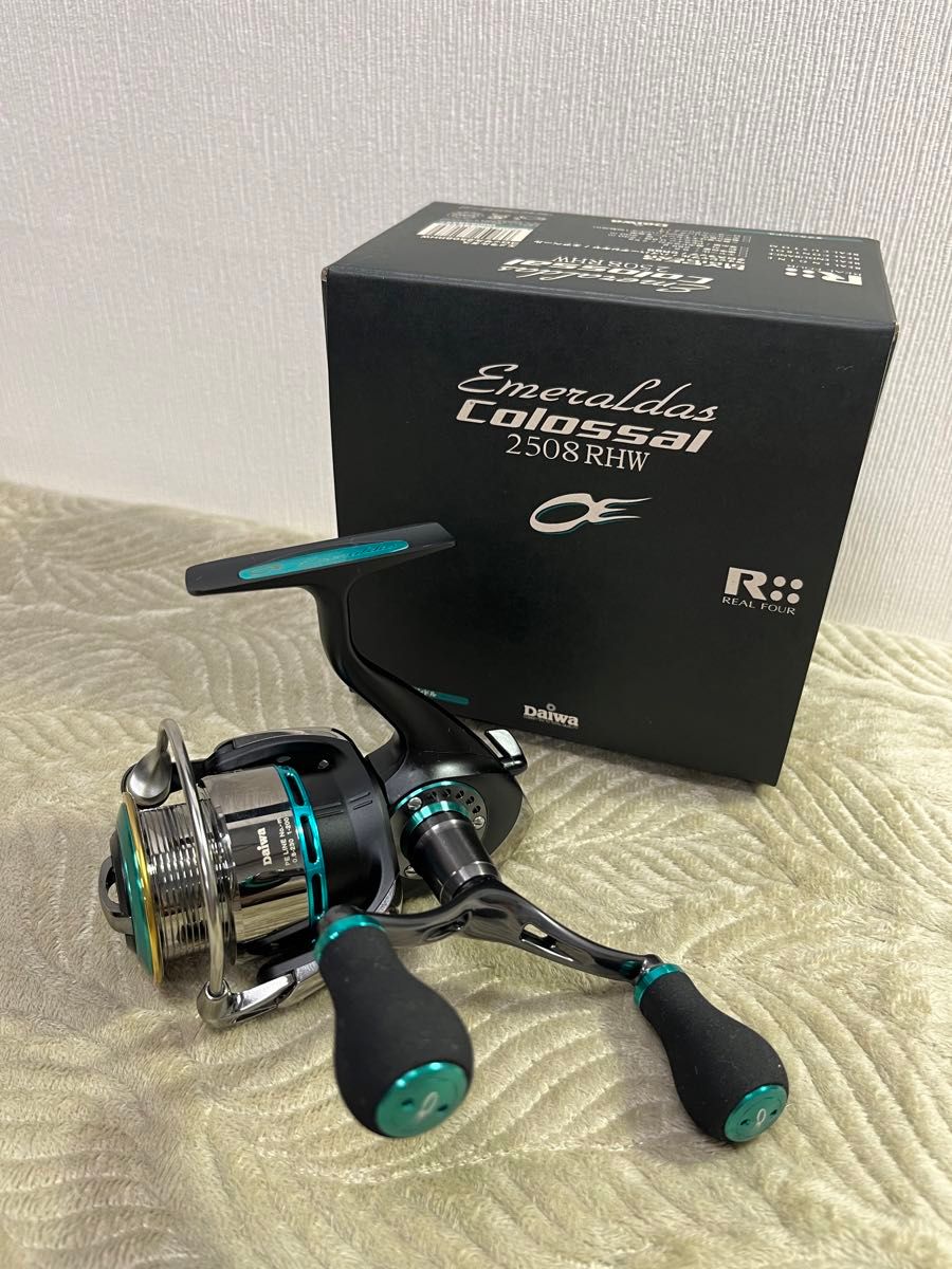 未使用【ダイワ/Daiwa】エメラルダス コロッサル 2508RH-W ダブル