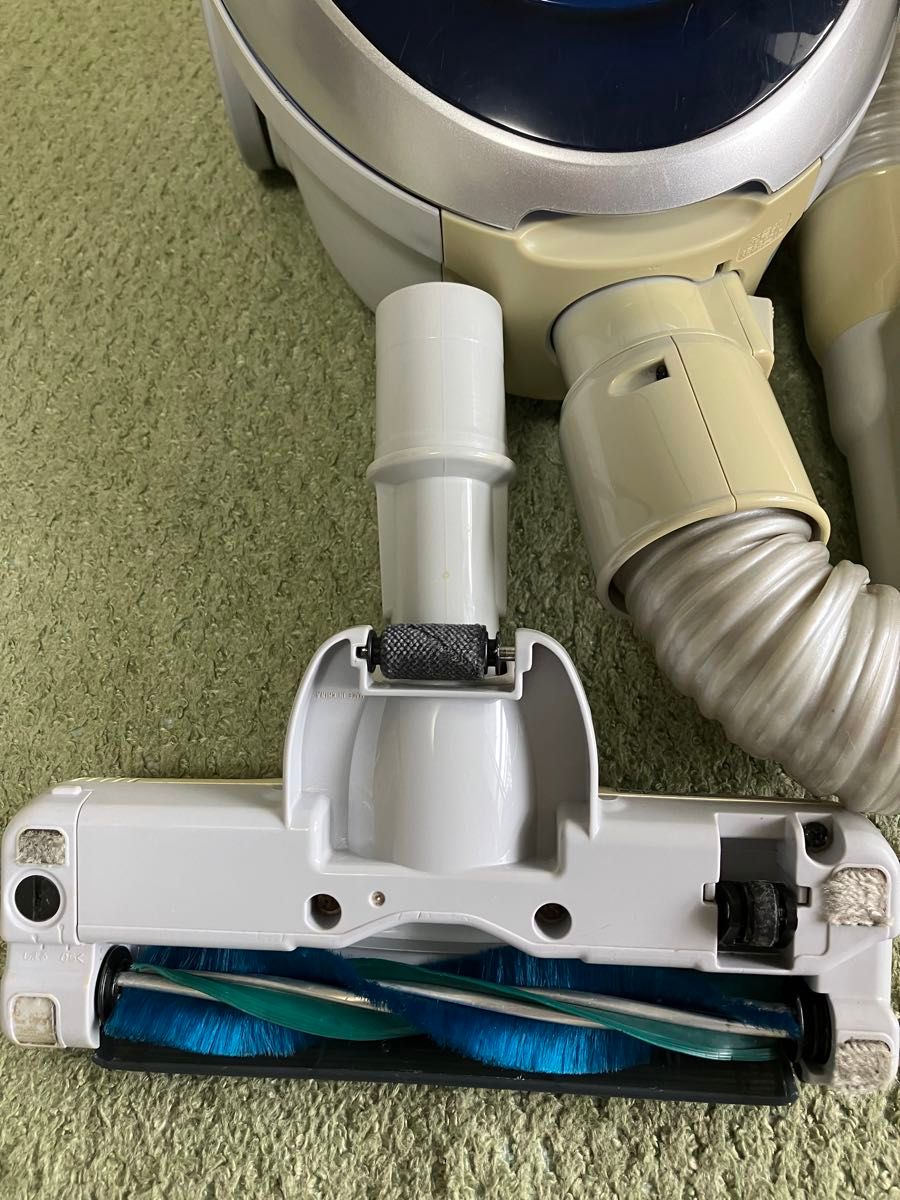 送料込 美品 東芝 紙パック式クリーナー 紙パック掃除機 VC-PZ8D