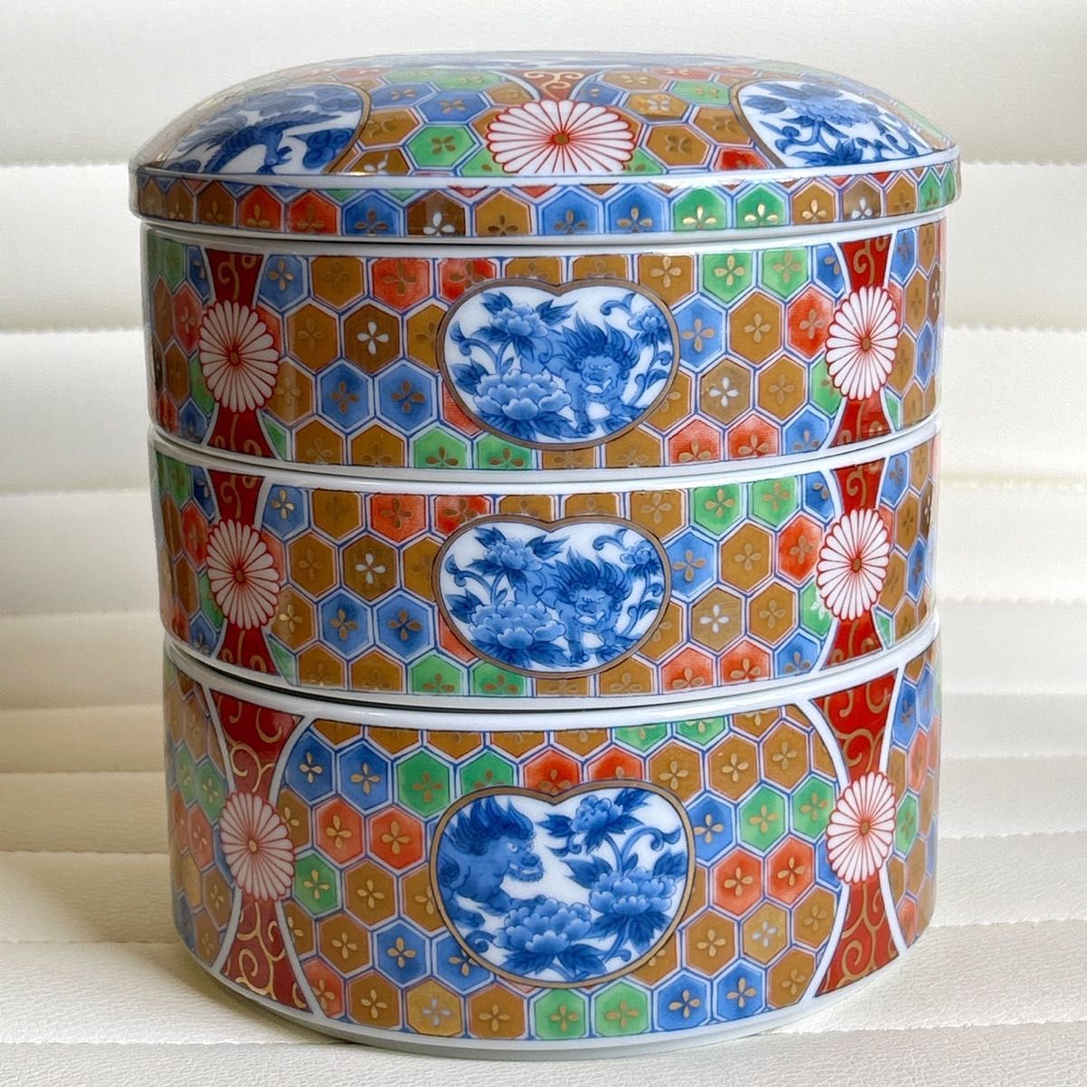 前畑 庫山窯 金彩 亀甲紋獅子 三段重 おせち器 お正月 蓋付き 古伊万里