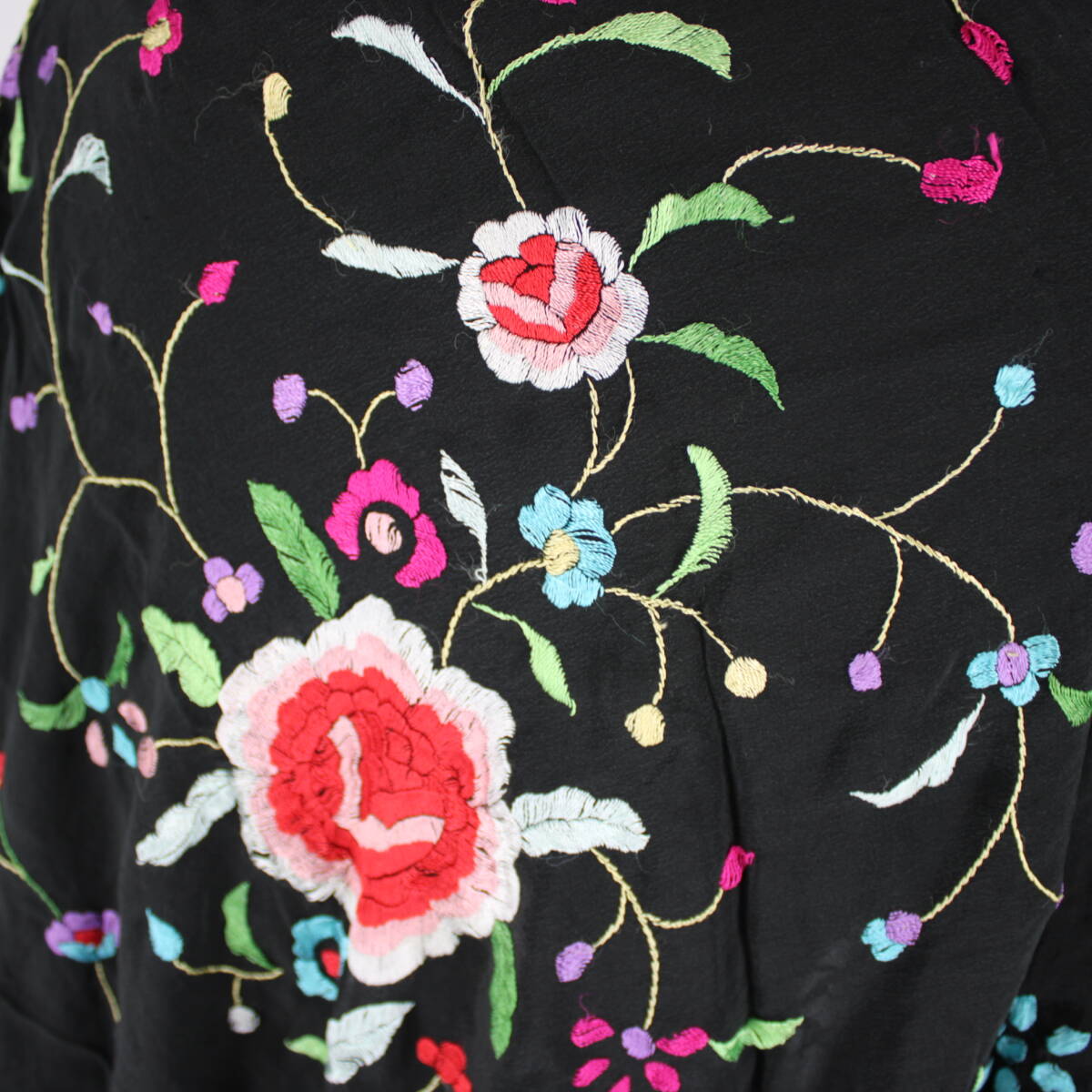 フラメンコ用衣装 大判】ブラック 多色刺繍 花柄 マントン シージョ
