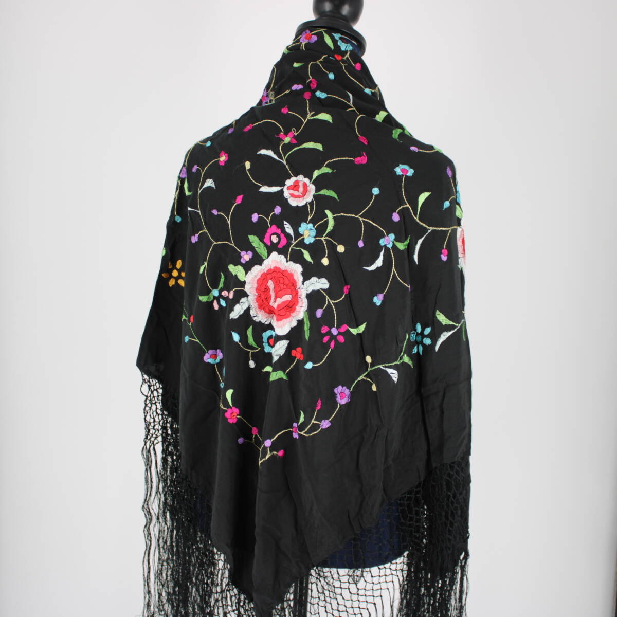 フラメンコ用衣装 大判】ブラック 多色刺繍 花柄 マントン シージョ