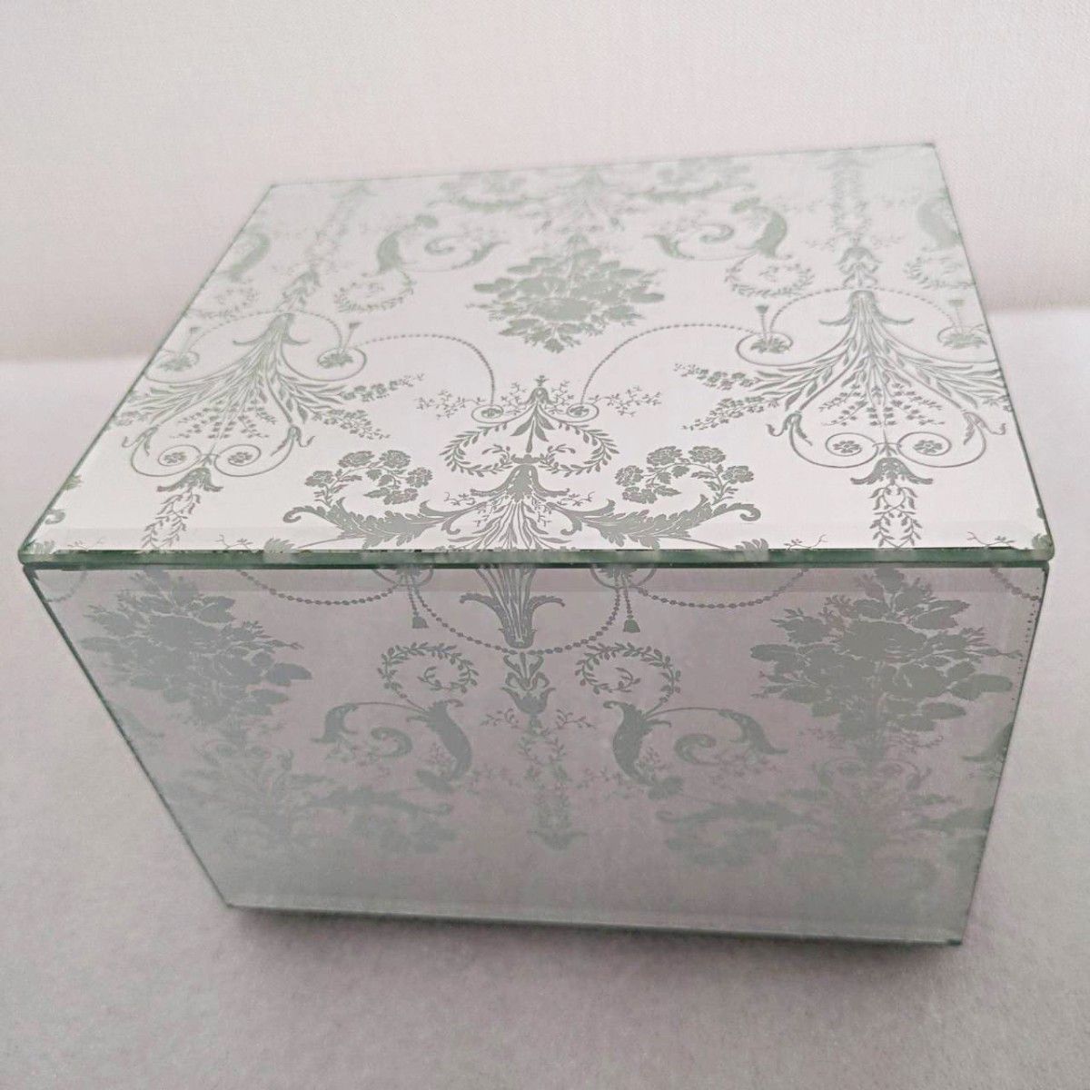 ローラアシュレイ グラスジュエリーボックス ジョゼッテ ミラー｜Yahoo