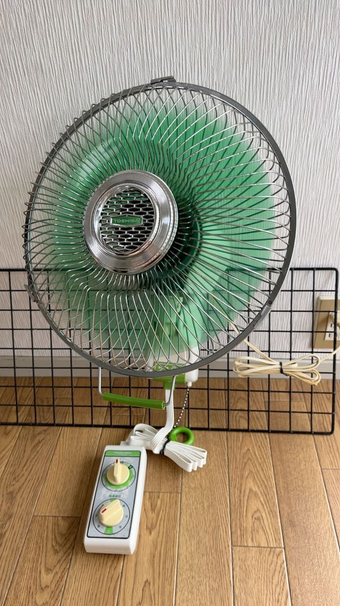 昭和レトロ 超レア TOSHIBA 壁掛扇風機 F-452G｜Yahoo!フリマ（旧