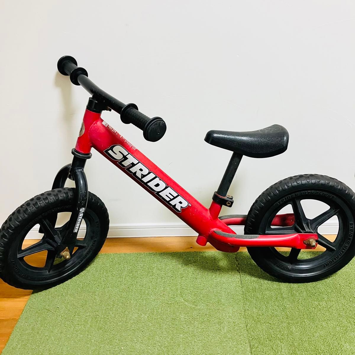 ストライダー 赤 レッド キックバイク STRIDER 12 クラシック Classic