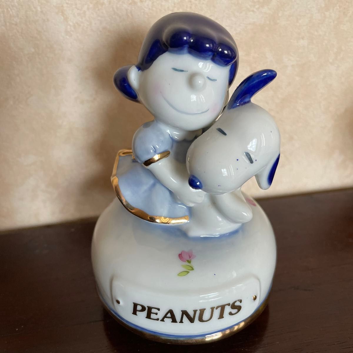 PEANUTS SNOOPY スヌーピーとルーシー オルゴール 陶器製 ピーナッツ