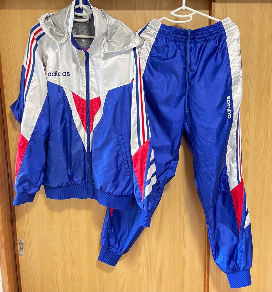 adidas ウィンドブレーカー 上下セット レアなデザイン 青赤白 Lサイズ