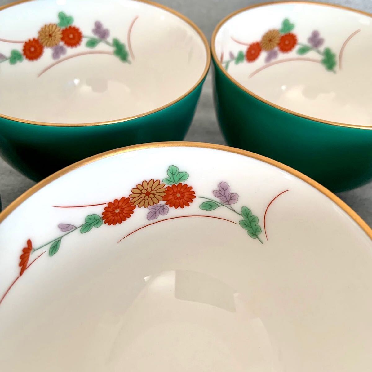 未使用 香蘭社 湯呑 5客セット 金彩 金縁 菊模様 花柄 グリーン 緑