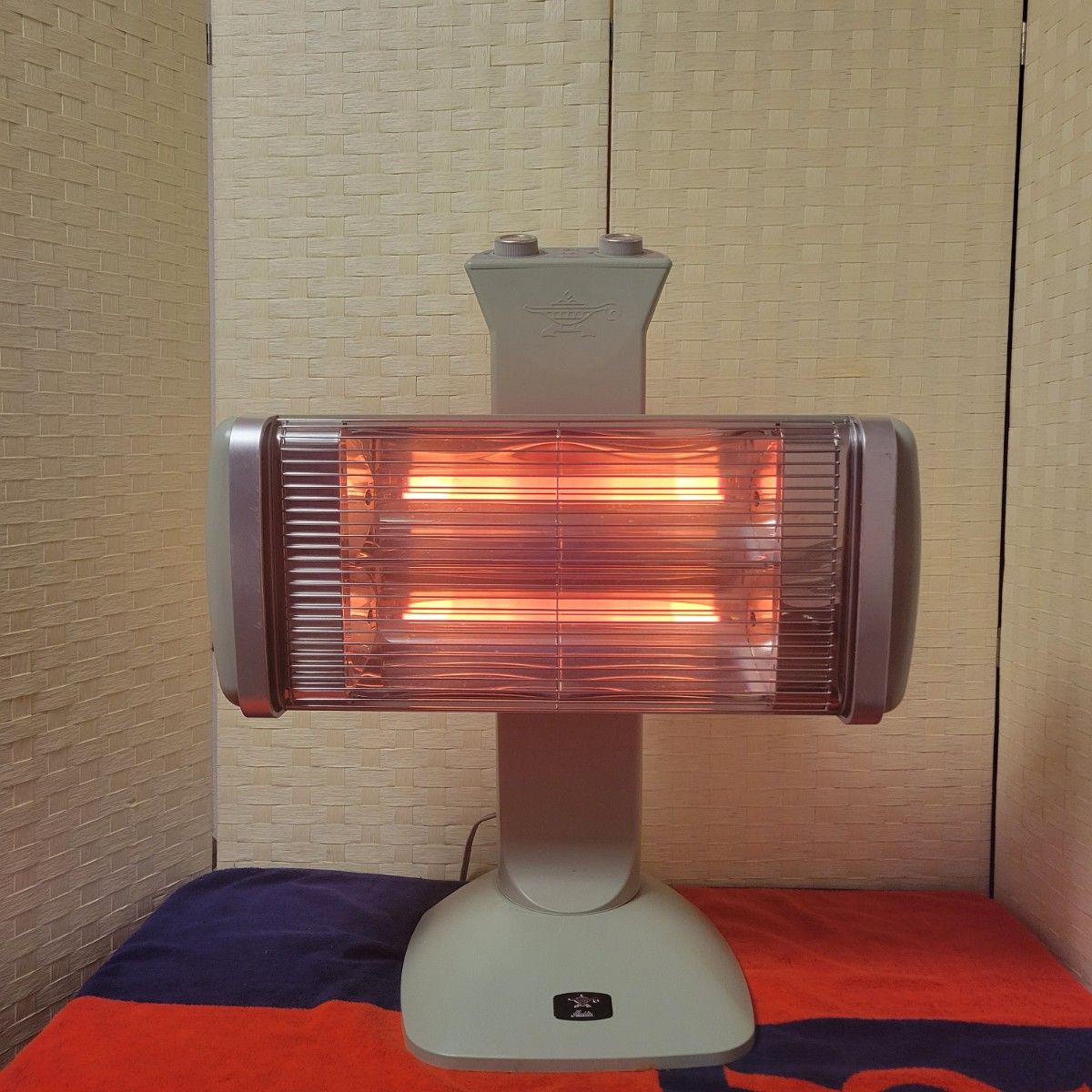 2022年製 アラジン 遠赤グラファイトヒーター 品番 AEH-2G10BJ (送料