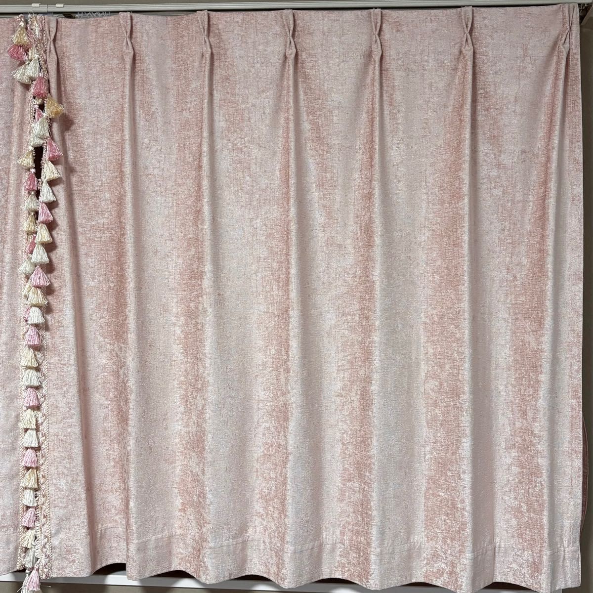 ニトリ カーテン ドレープカーテン トリム ローズ 100cm・110cmの2枚組