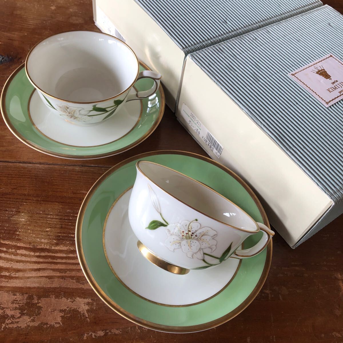 送料無料〉深川製磁 君島一郎 カップ ソーサー 白百合 ユリ 金彩