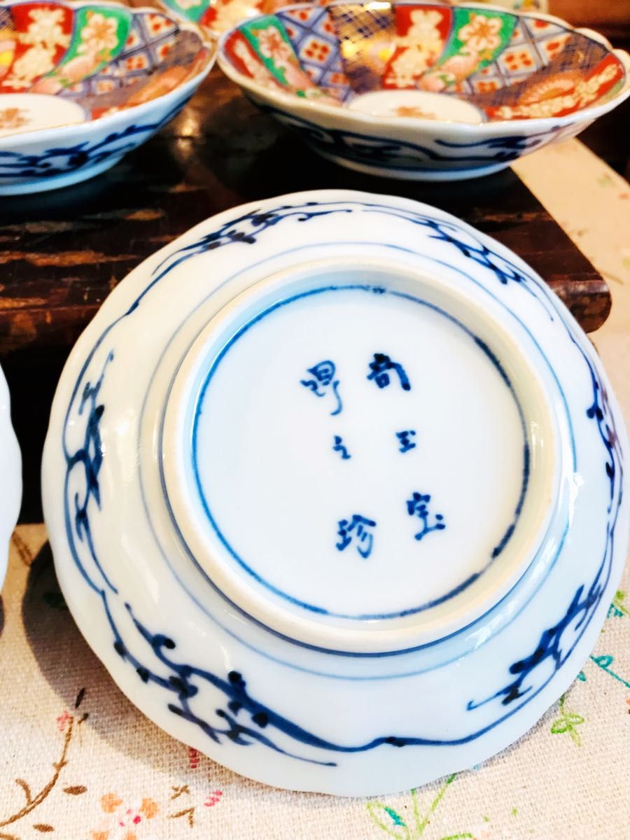 大聖寺伊万里 金襴手 十六菊紋 しのぎ造輪花 奇玉宝鼎之珍 捻り菊皿小