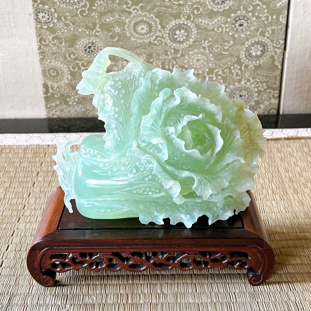 玉石翡翠白菜 彫刻 台座付き 中国 縁起物 インテリア 台座付 置物