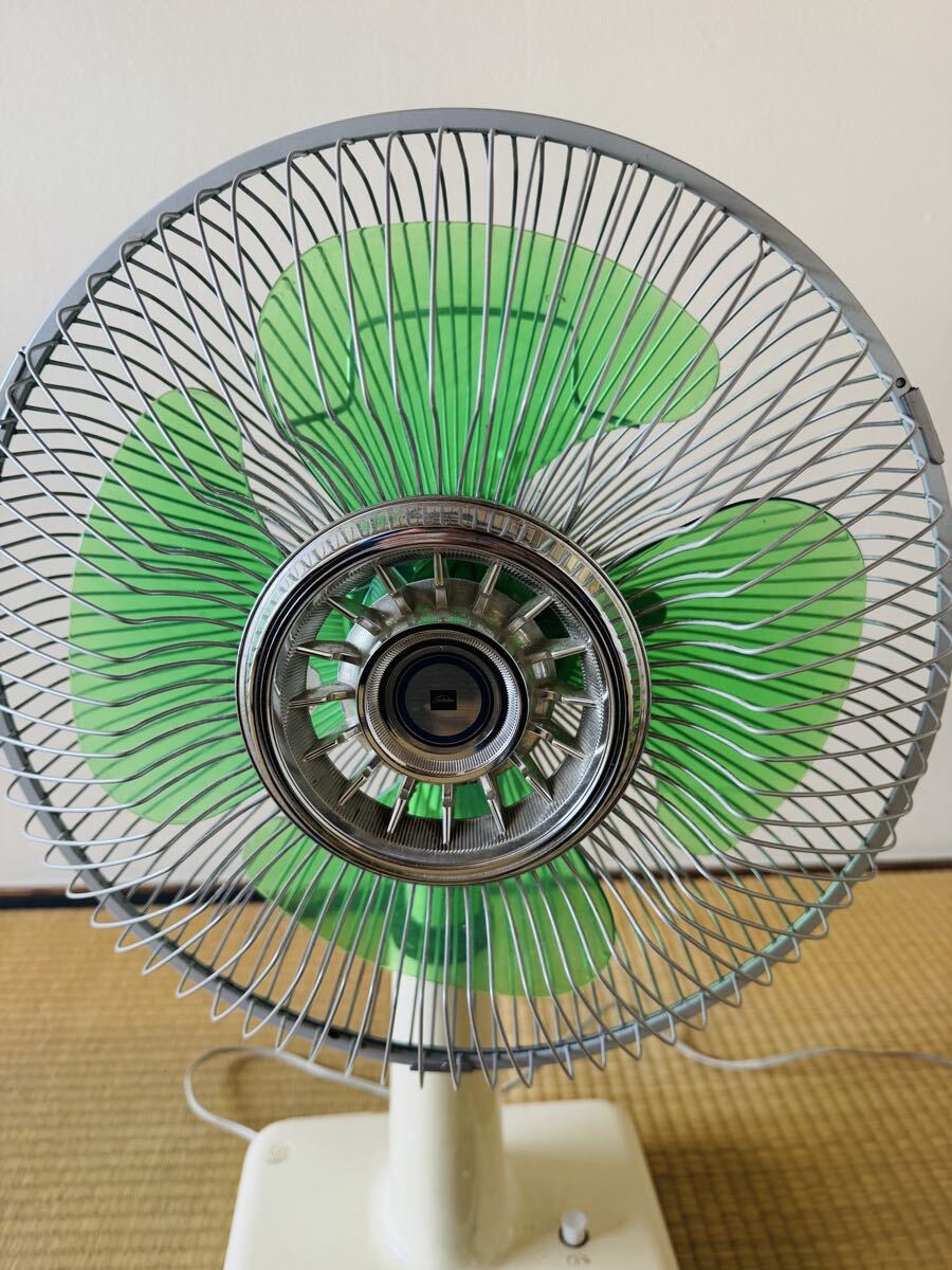 TOSHIBA昭和レトロ扇風機 4枚羽 動作品 レア 当時物 リビング 30cm