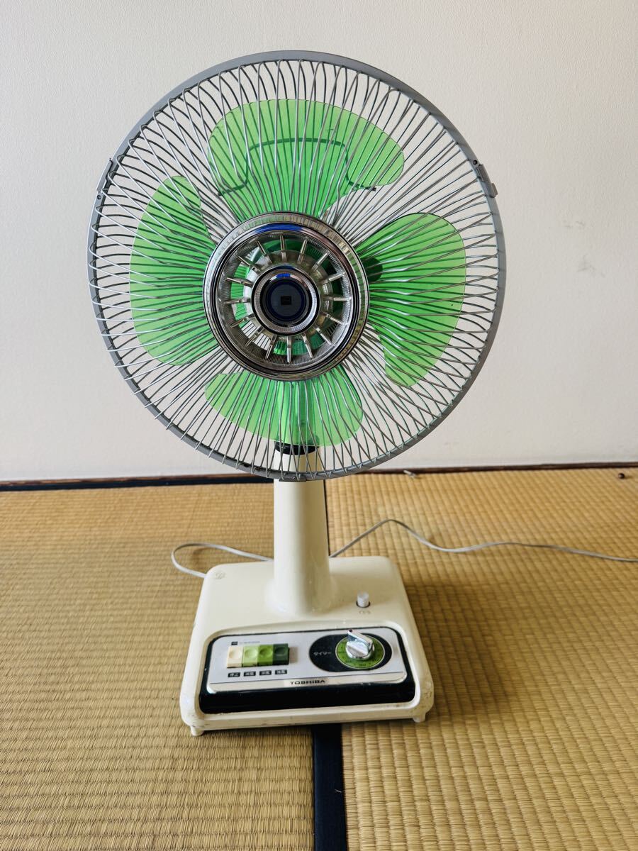 TOSHIBA昭和レトロ扇風機 4枚羽 動作品 レア 当時物 リビング 30cm