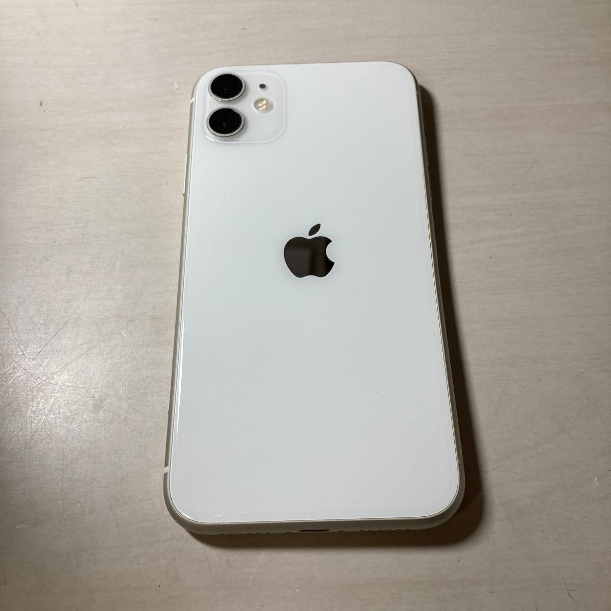 38015 iPhone11 GB不明 ホワイト SIMフリー ジャンク品 完全部品どり