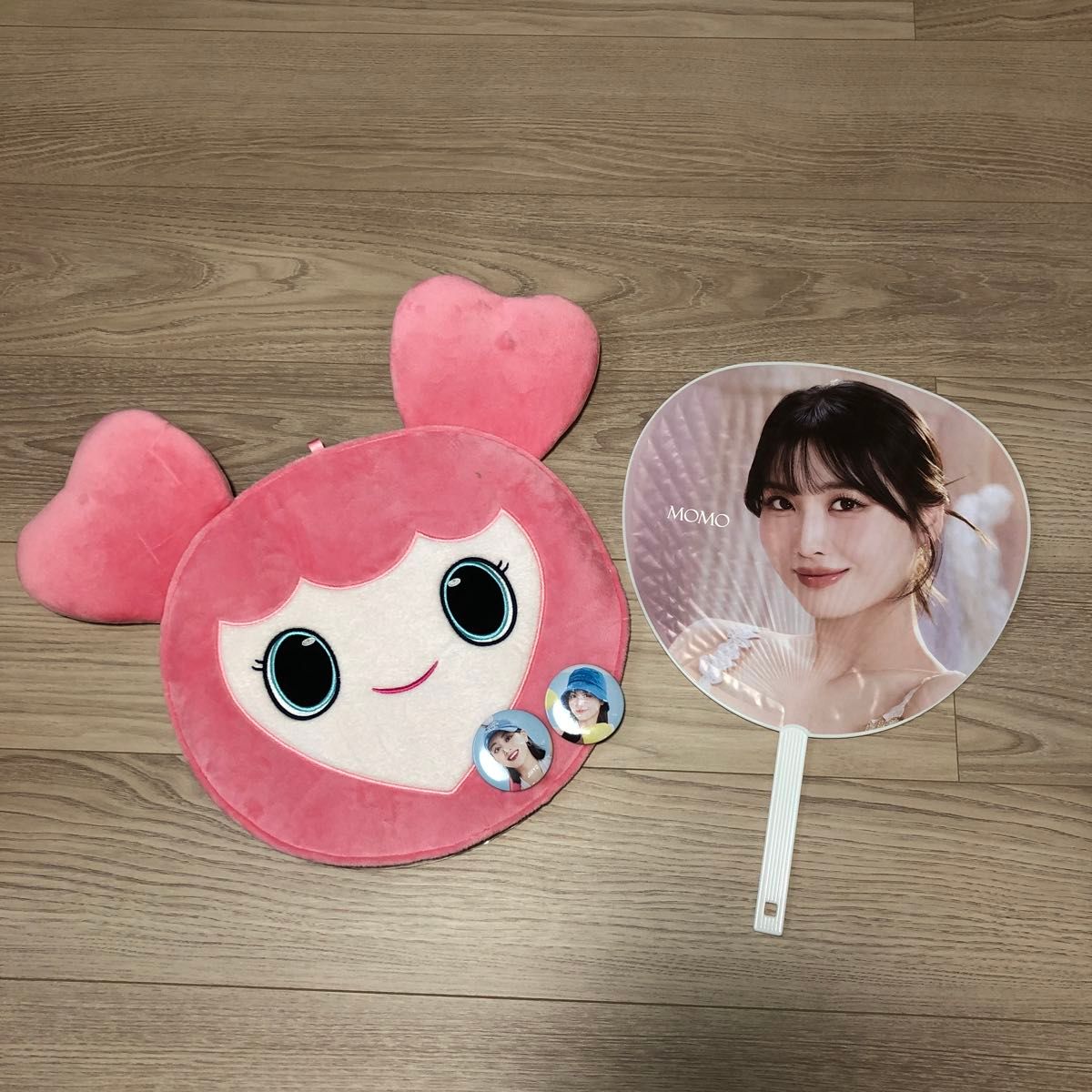 公式】TWICE モモ うちわ 缶バッジ うちわカバー3点セット まとめ売り