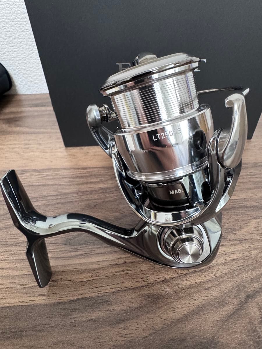 美品】 DAIWA ダイワ 22イグジストLT2500S オーナーサポート未登録品