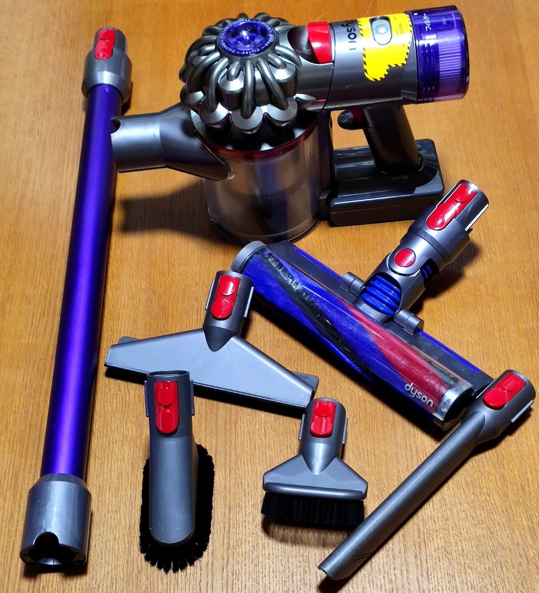 ダイソンV8 SV10K 掃除機＋マキタ18vアダプターセット 分解清掃済み