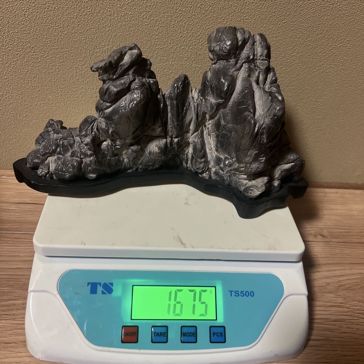 水石 鑑賞石 天然石 盆石 自然石 観賞石 原石 台座付【2025120412my