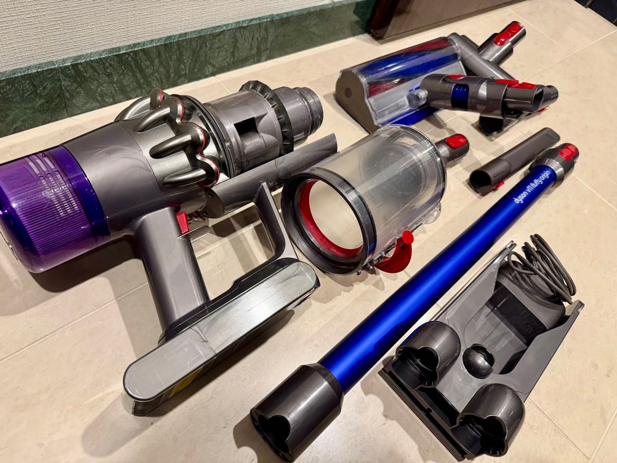 上位機種Dyson V11 Fluffy SV15 動作品ダイソンコードレスクリーナー