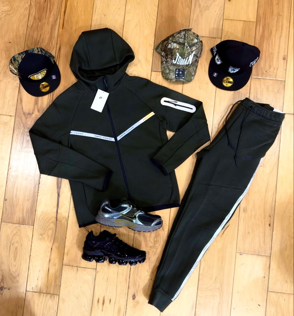 新品 メンズM ブラック 新作 テックフリース セットアップ 赤タグ NIKE