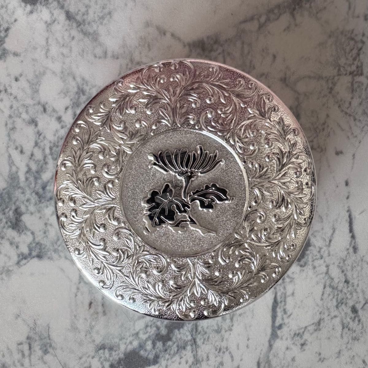 皇居限定 菊葉小箱 ボンボニエール 銀色 シルバー 小物入れ 金平糖入れ