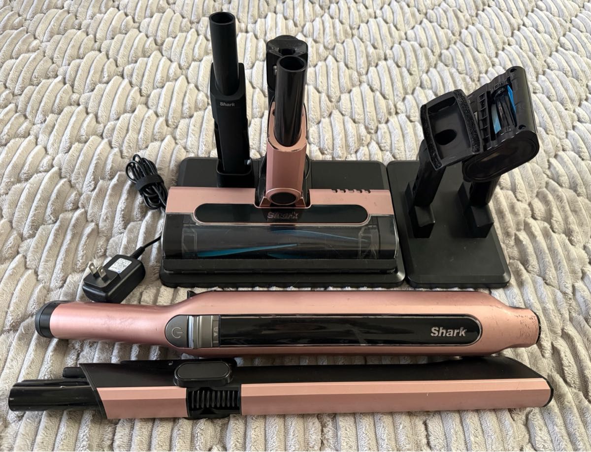 シャーク製スティッククリーナー本体 ピンク 充電スタンド付き