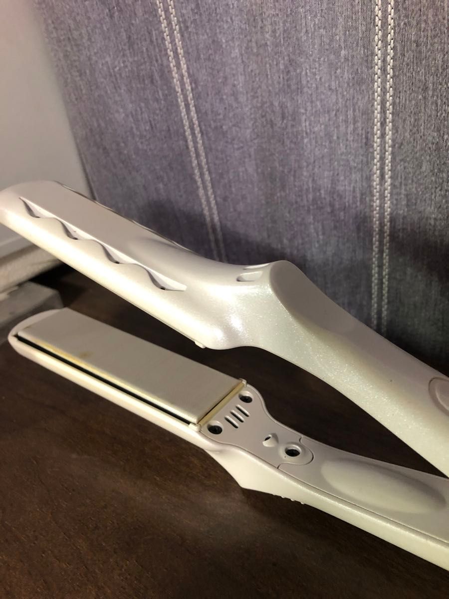 KINUJO 絹女 ストレートアイロン LM-125 ホワイト【ジャンク品