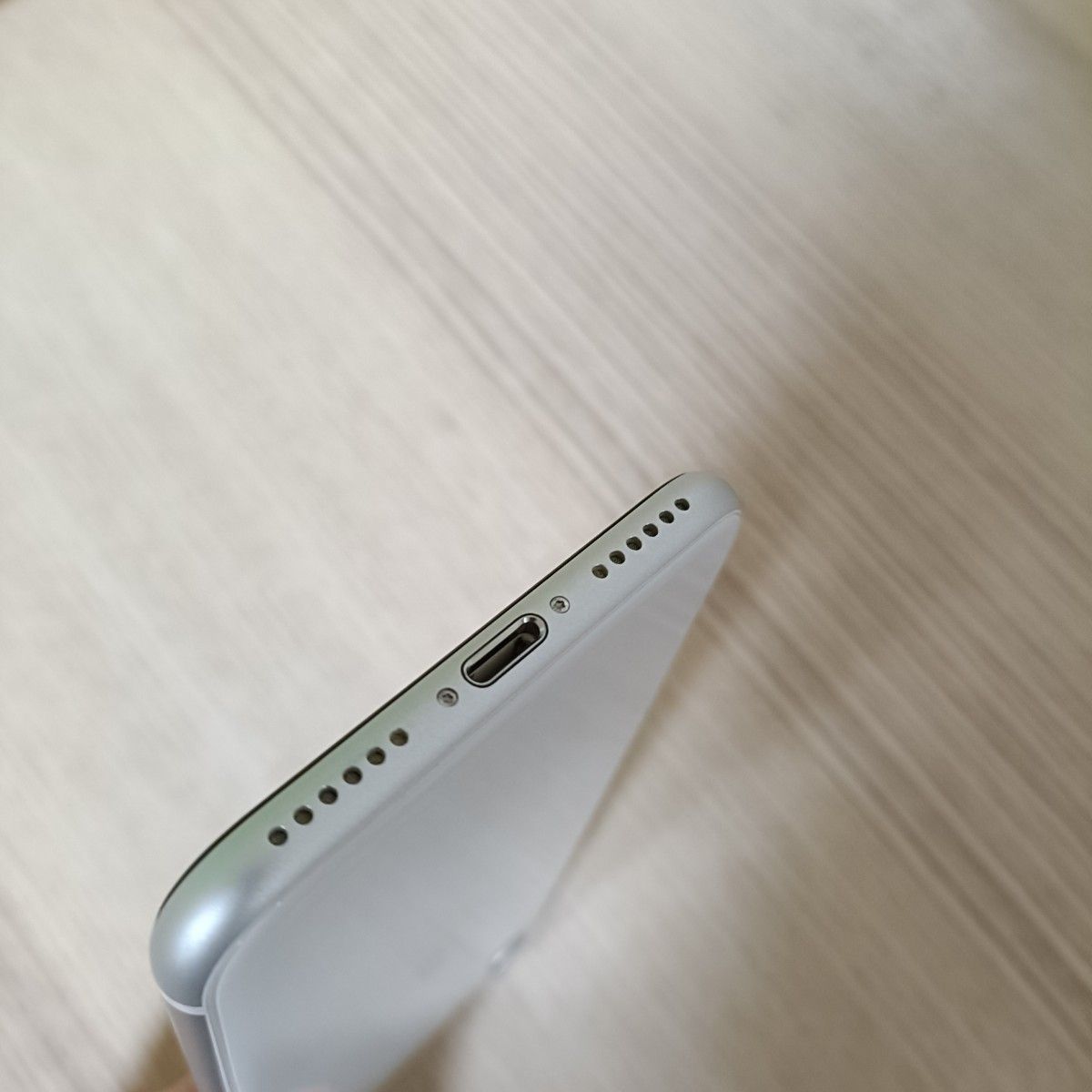 美品新品バッテリー iPhone SE 第2世代 128GB ホワイト SIMフリー 100