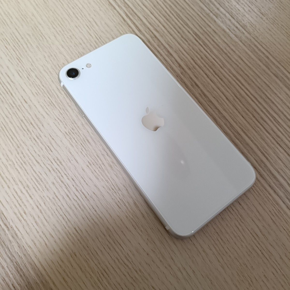 美品新品バッテリー iPhone SE 第2世代 128GB ホワイト SIMフリー 100