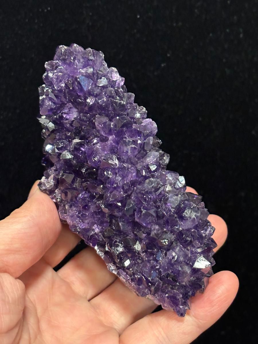 ウルグアイ産フラワーアメジスト スタラクタイト 333g 自立します