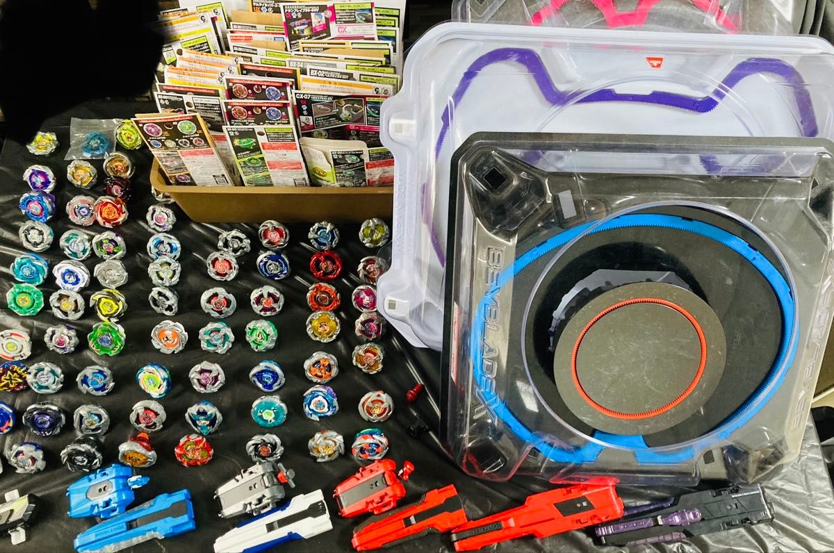 ベイブレードX 引退まとめ売り ブレードラチェット・ビット各70個以上