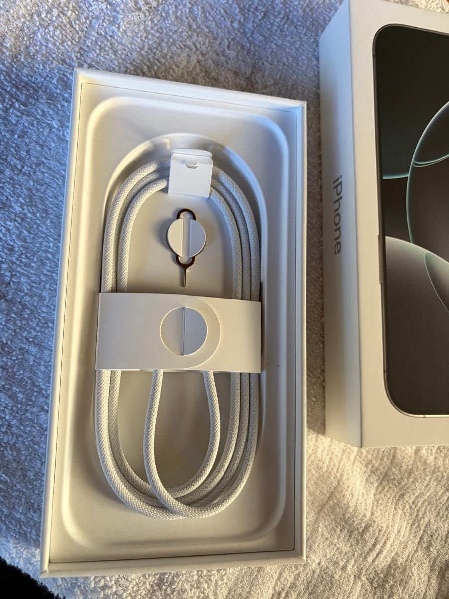 超美品 iPhone16Pro 1TB ホワイトチタニウム SIMフリー 機種代金一括