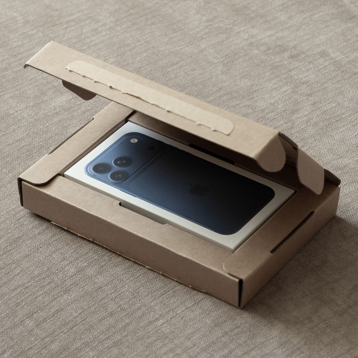 期間限定出品 希少な香港版 iPhone 17 Pro Max 512GBディープブルー未