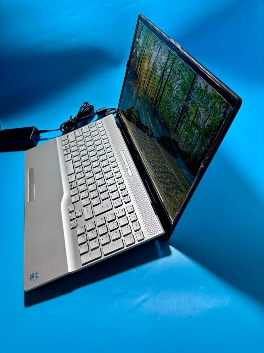富士通 LIFEBOOK AH56/E2 i7 10510U M 2 SSD 2TB メモリ32GB Win11