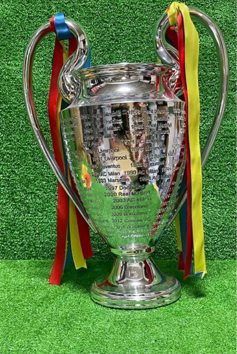 UEFAチャンピオンズリーグトロフィー 歴代優勝クラブ名刻印 リボン付き