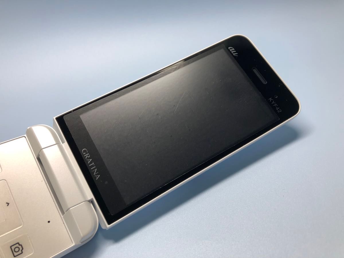 SIMロック解除済 】au GRATINA KYF42 ホワイト｜Yahoo!フリマ（旧