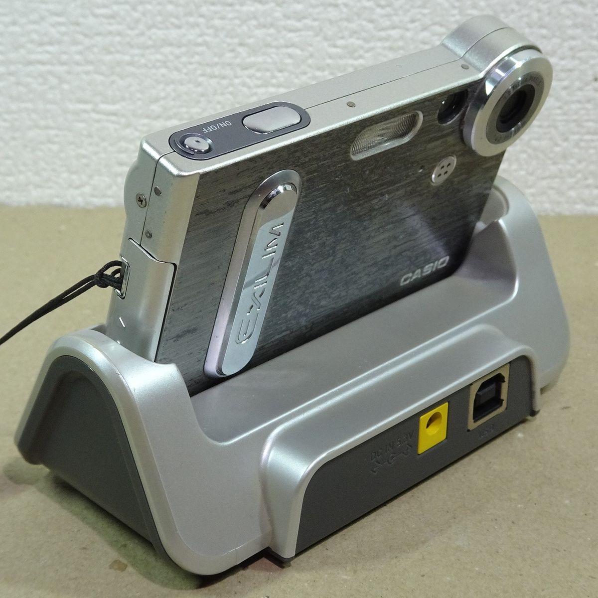 CASIO カシオ EXILIM EX-S3 コンデジ デジカメ 超軽量90g バッテリー