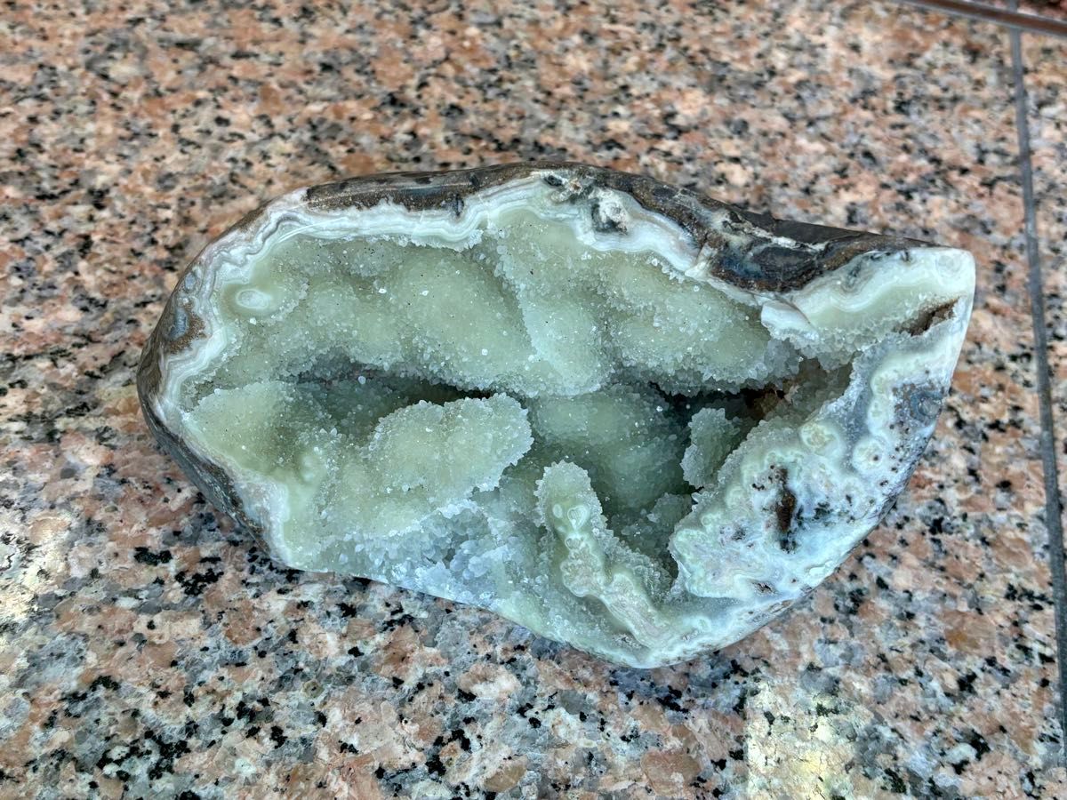 ウルグアイ産 グリーン シュガーアメジスト ジオード 天然非加熱 1846g