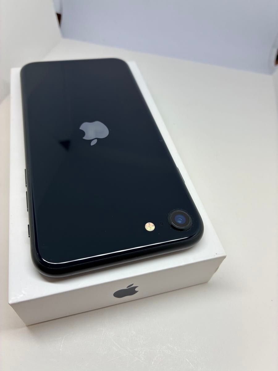 美品】iPhone SE3 64GB ブラック SIMフリー 新品バッテリー 100