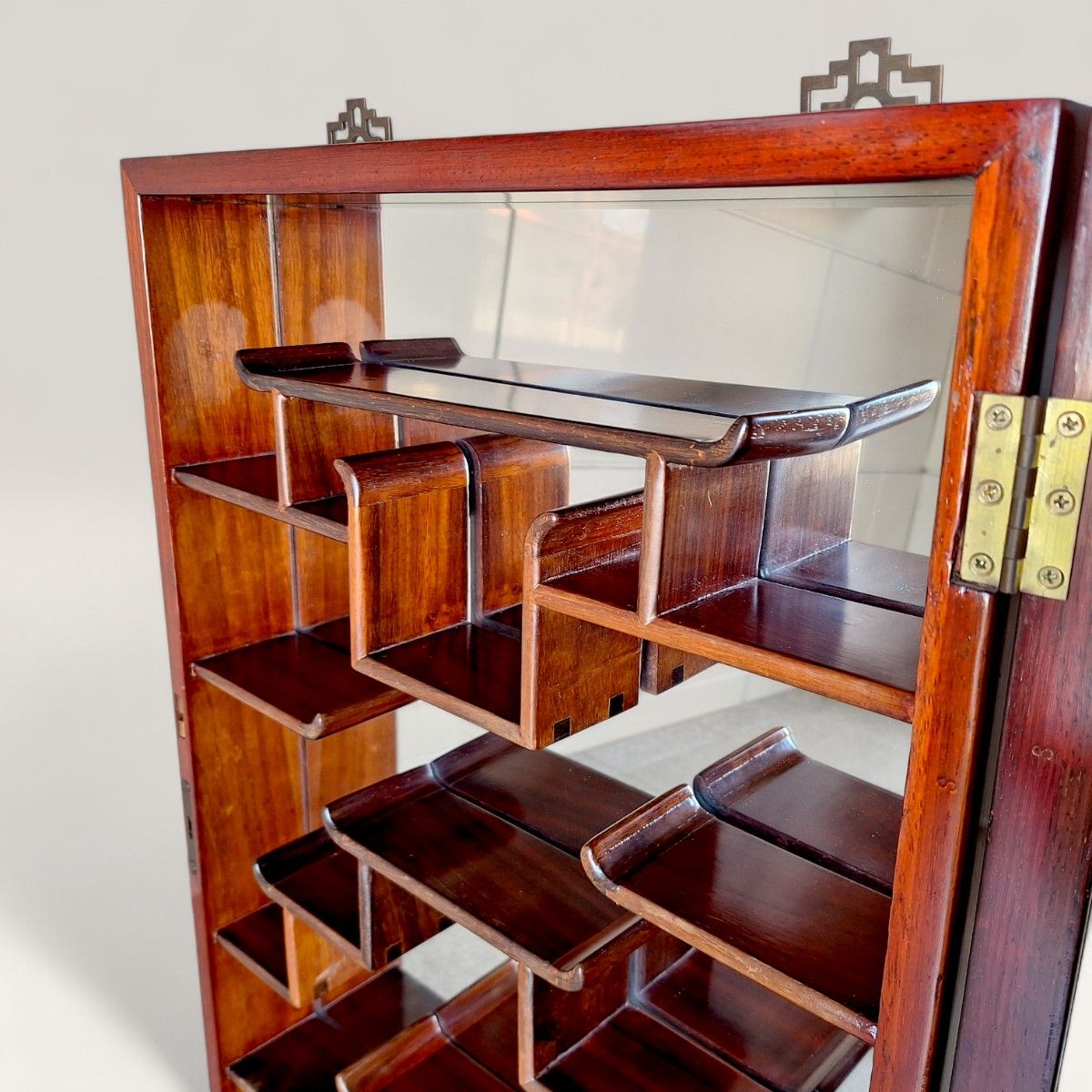 唐木 壁掛け飾り棚 ガラスキュリオ 中国家具 花梨調 77cm｜Yahoo