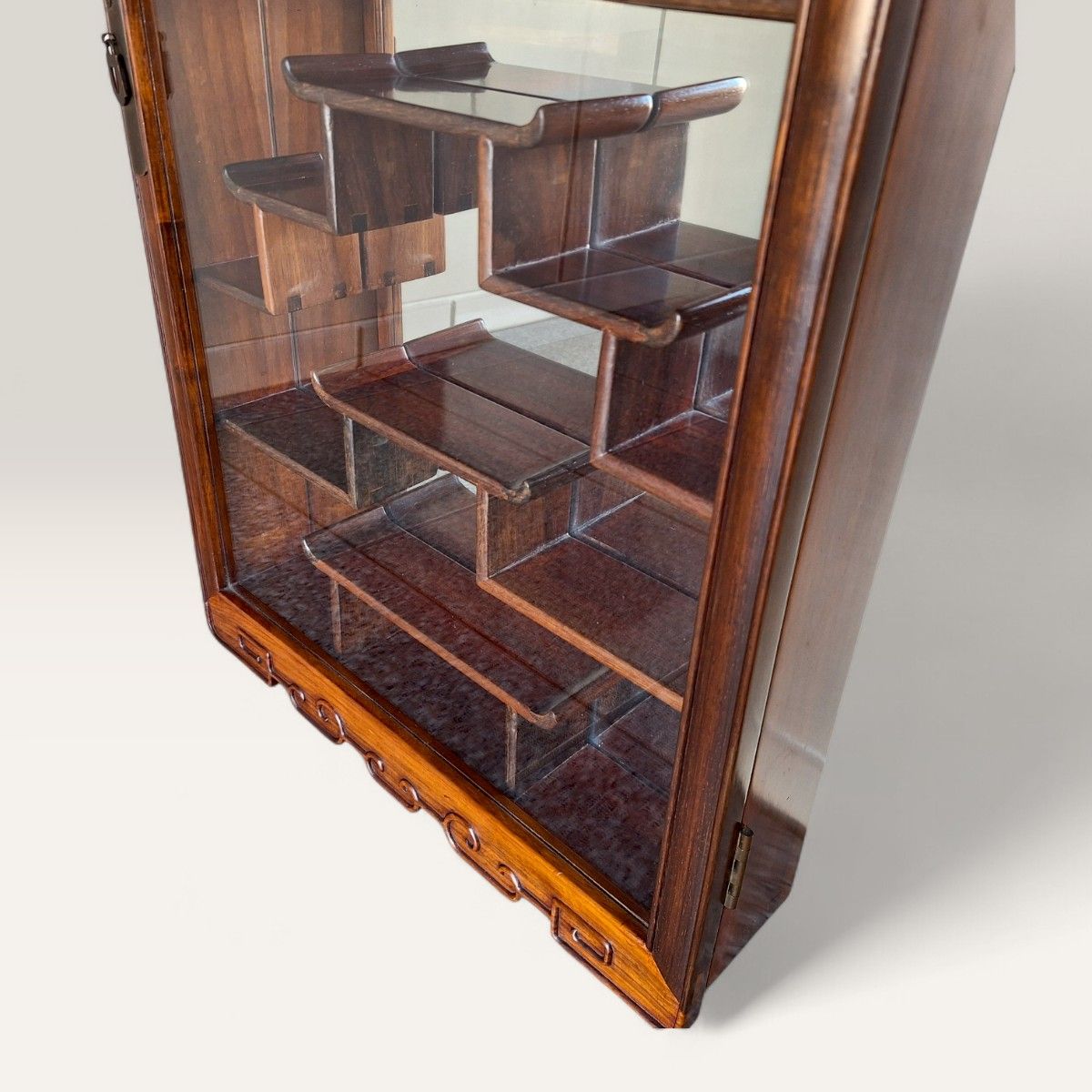 唐木 壁掛け飾り棚 ガラスキュリオ 中国家具 花梨調 77cm｜Yahoo