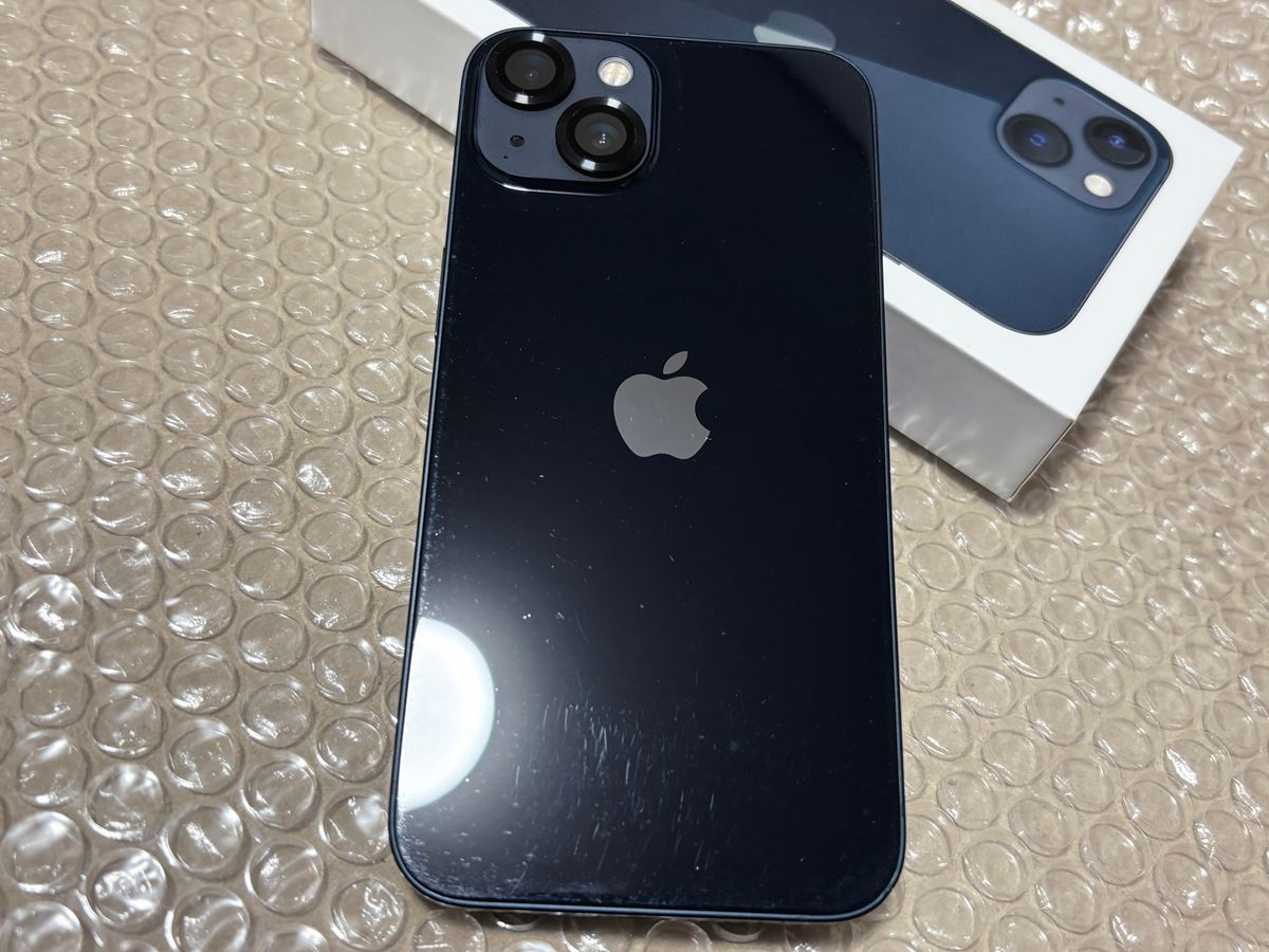 iPhone 13 SIMフリー 128GB ミッドナイト と Belkinモバイルバッテリー