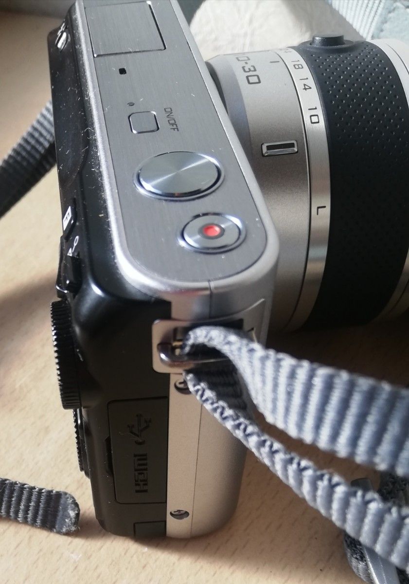 Nikon 1 J2 ミラーレス一眼カメラ 1 NIKKOR 10-30mm レンズキット